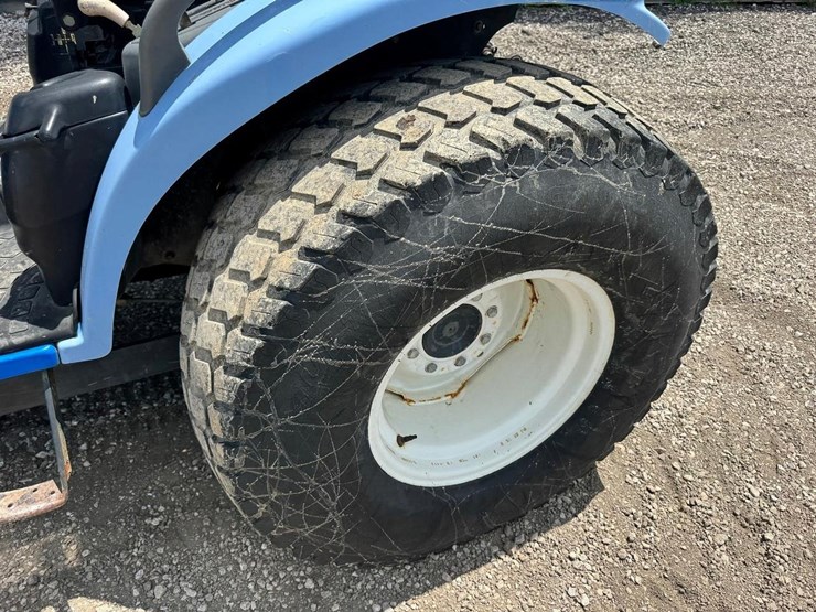 new-holland-boomer-3040-image-13