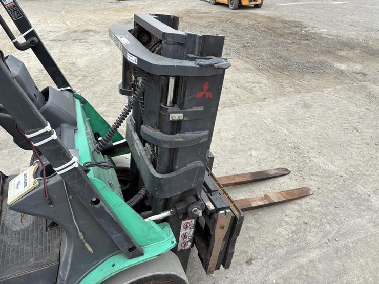 2019-mitsubishi-fgc25n-image-9