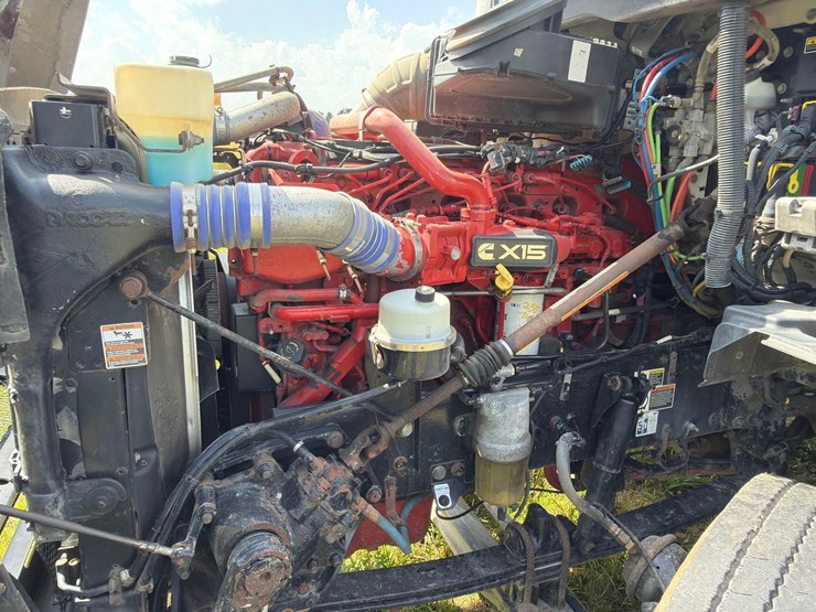 2021-kenworth-t880-image-11