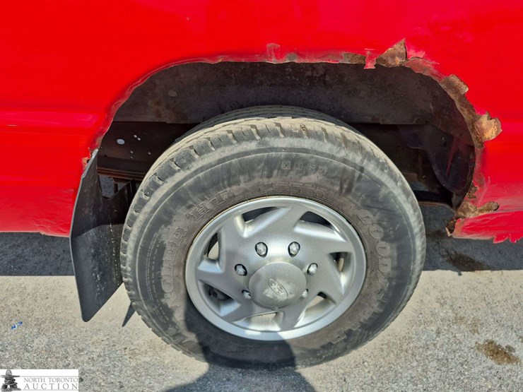 2012-ford-cargo-image-32