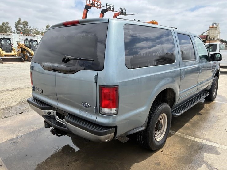 2000-ford-excursion-image-3
