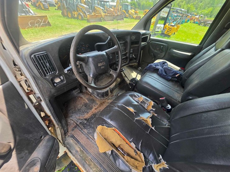 2003-gmc-topkick-c5500-image-15