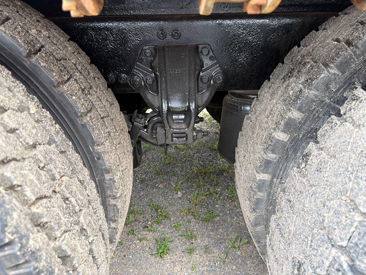 2013-kenworth-t880-image-9