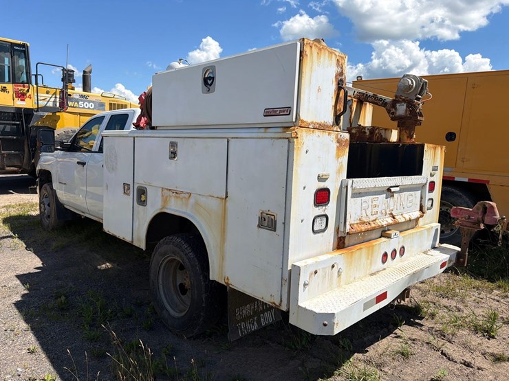 2016-chevrolet-3500-image-5