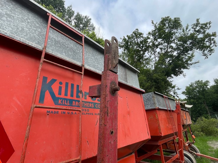 #8312-•-forage-king-73-10-feed-wagon-gravity-box-image-13