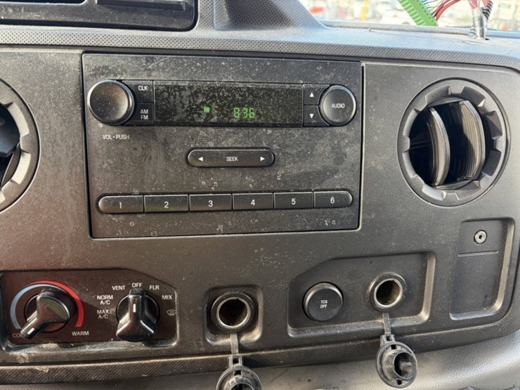 2013-ford-e350-image-36