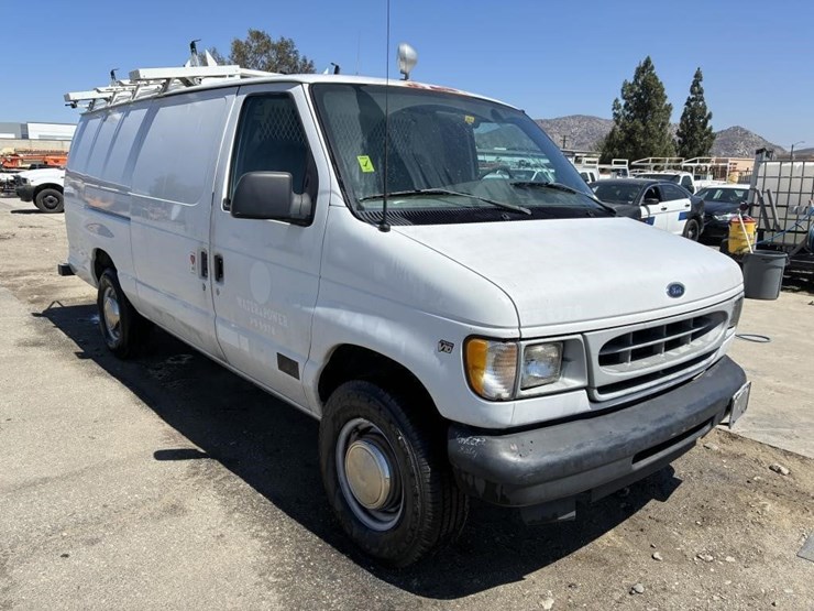 2002-ford-e350-image-2