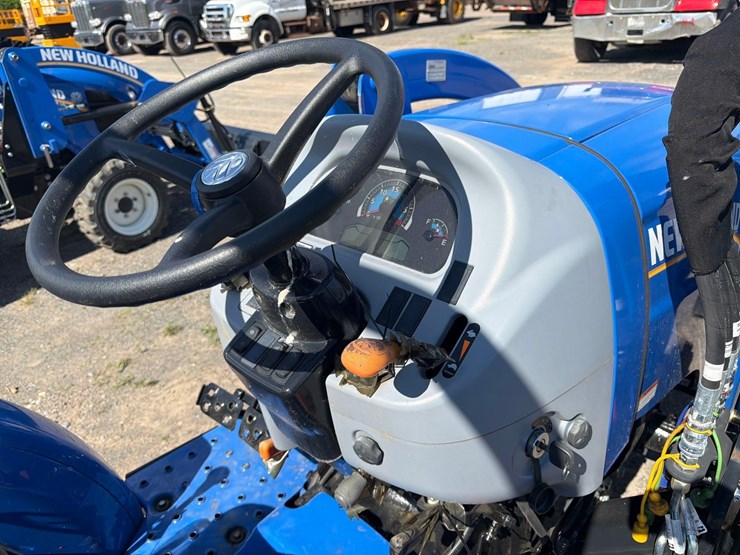 new-holland-workmaster-35-image-17