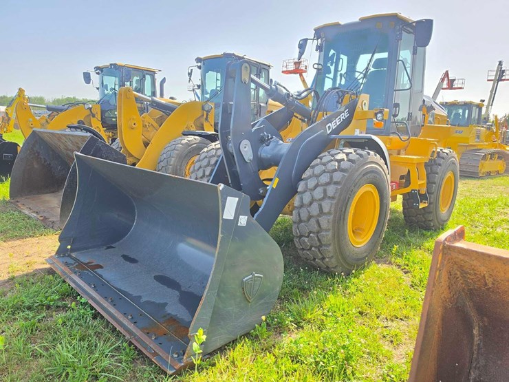 2026-deere-544p-image-1