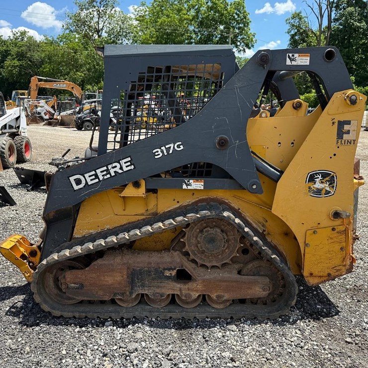 2016 DEERE 317G