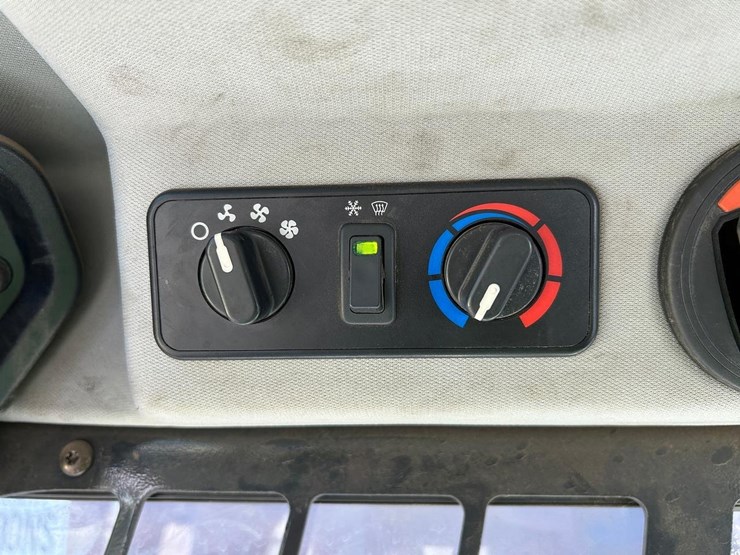 2021-bobcat-t64-image-24