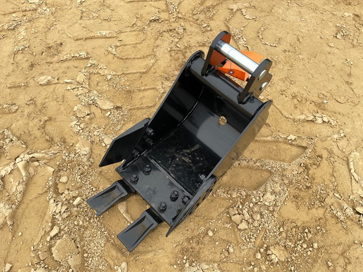 #2055-•-new-mini-8"-bucket-attachment-image-1