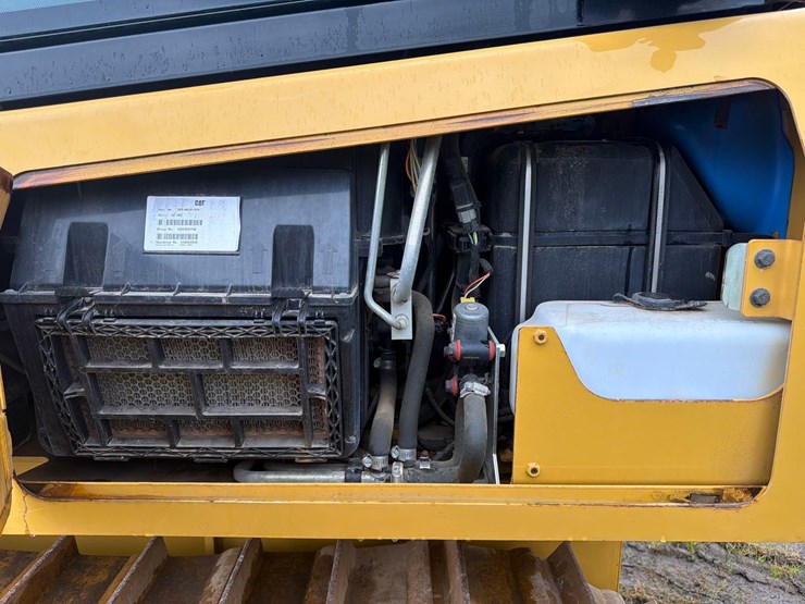 2018-caterpillar-d3k2-lgp-image-13