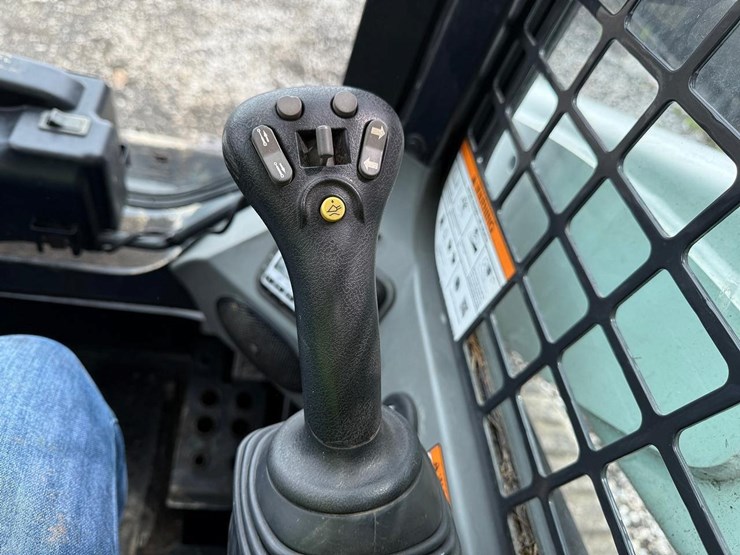 2017-bobcat-t770-image-21