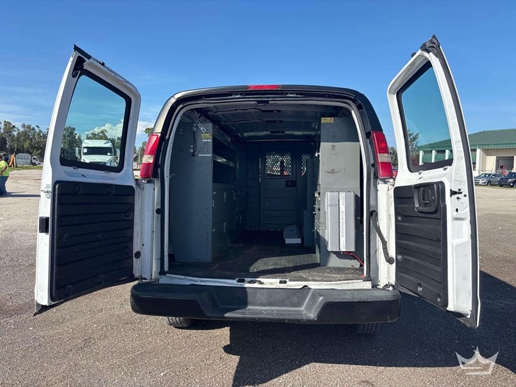2016-chevrolet-express-2500-image-17