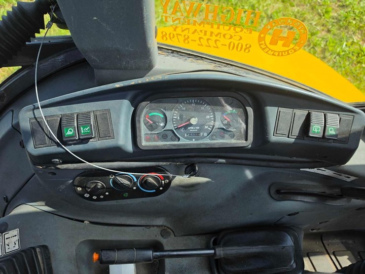 new-holland-b95-image-19
