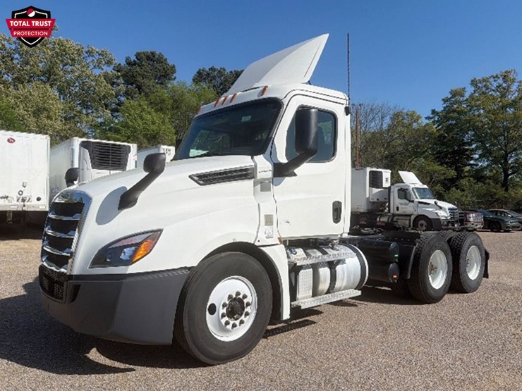 2020-freightliner-cascadia-126-image-1