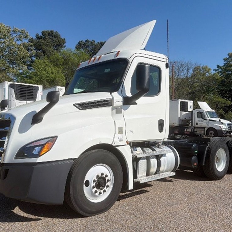 2020 FREIGHTLINER CASCADIA 126