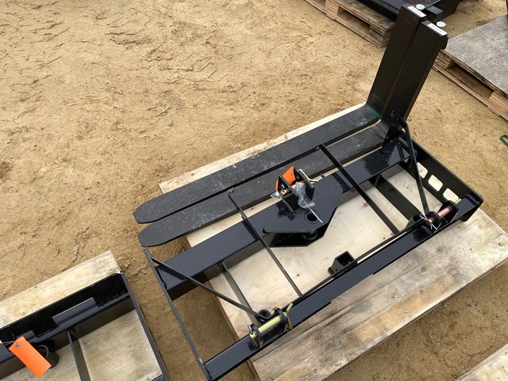 #2009-•-new-wolverine-3-point-tractor-fork-frame-with-forks-image-3