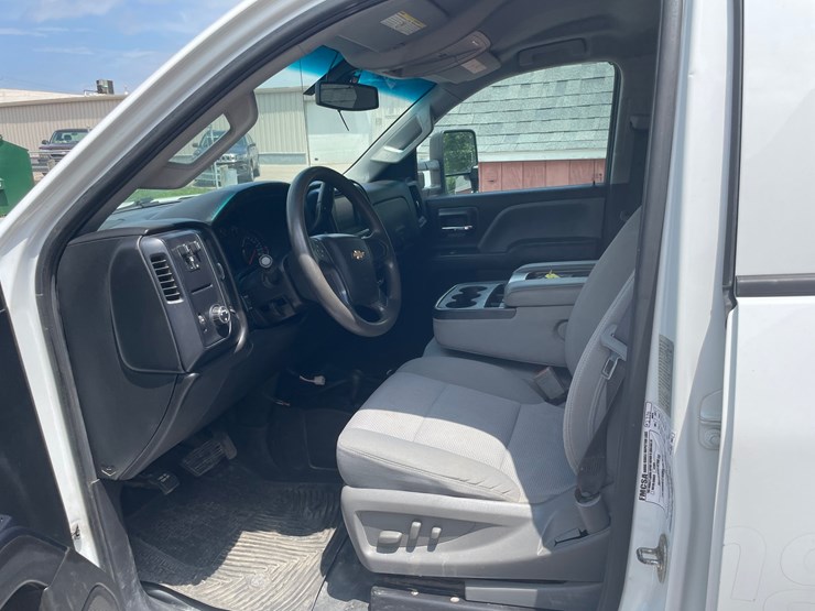 2019-chevrolet-2500-image-35