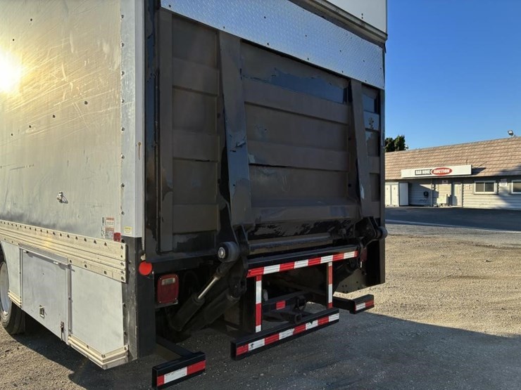 2016-ford-f650-xlt-image-5