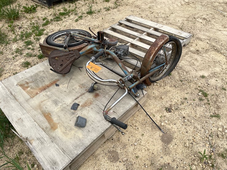 #3395-•-1980-jawa---motokov-moped-image-5