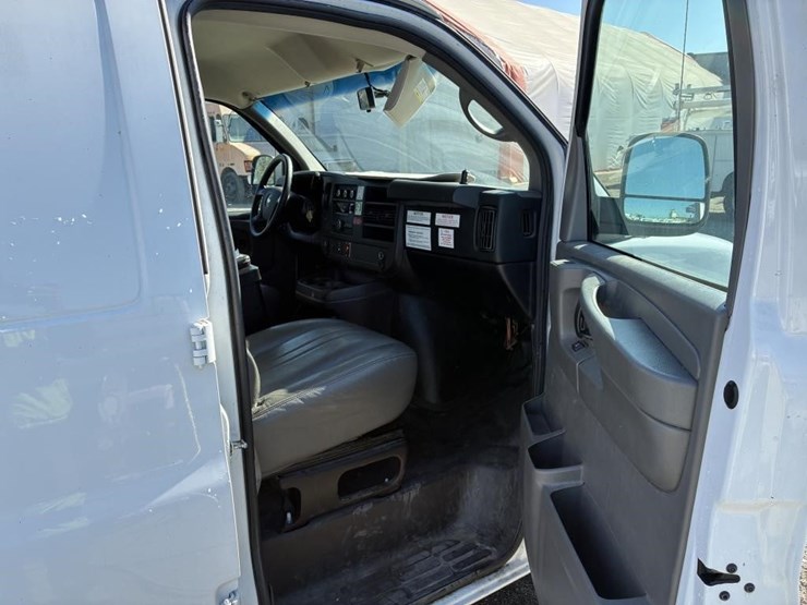 2014-utility-van-image-10