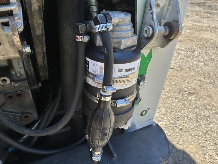 2016-bobcat-t740-image-28