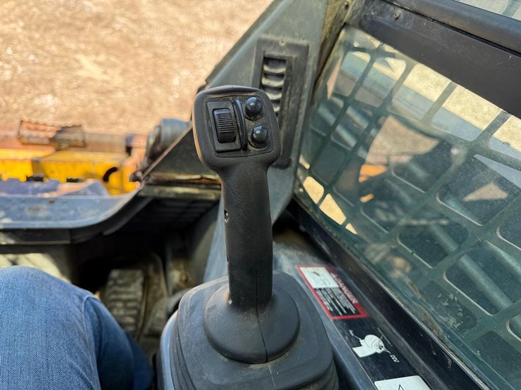 deere-323d-image-20