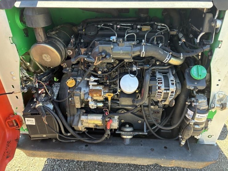 2016-bobcat-t740-image-24