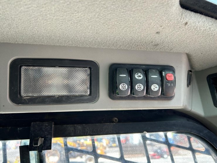 2018-caterpillar-299d2-xps-image-27