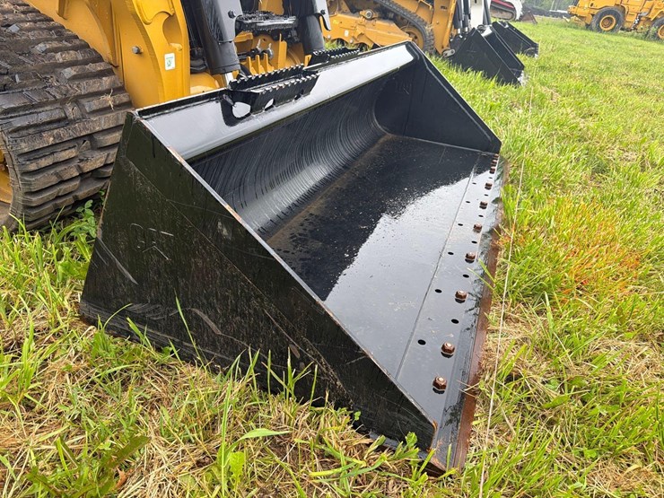 2026-caterpillar-255-image-15