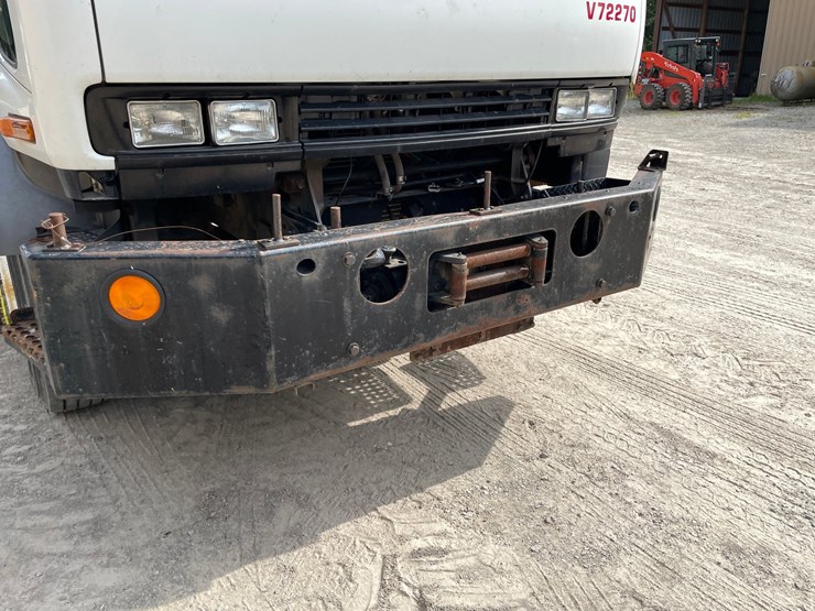 2002-gmc-t8500-image-12