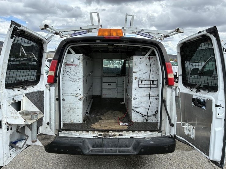 2008-chevrolet-express-3500-image-11