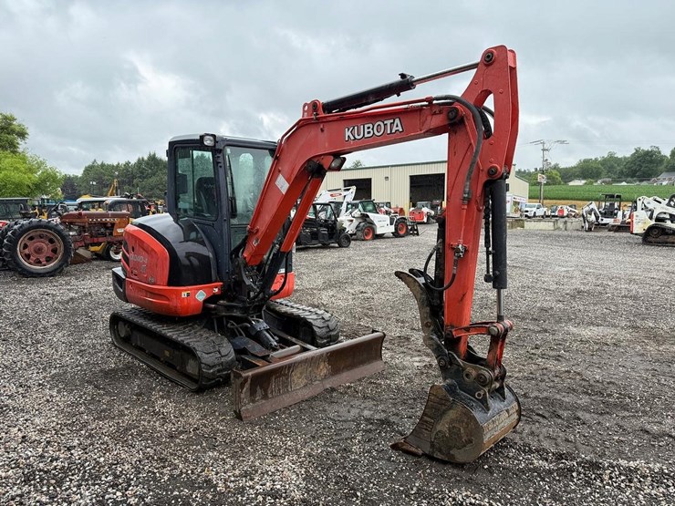 2019-kubota-kx040-image-6