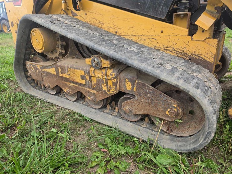 2020-caterpillar-259d3-image-12