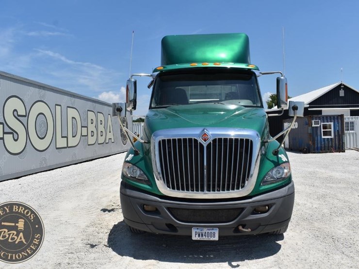 2017-international-prostar-image-8
