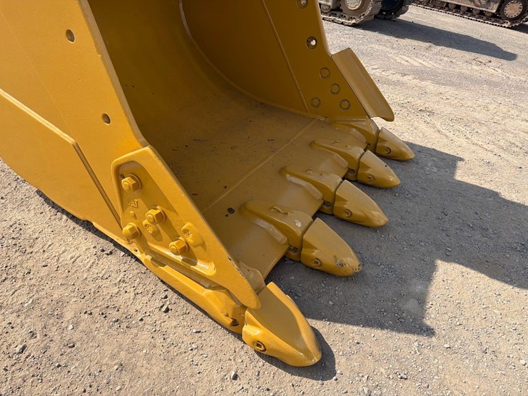 2023-caterpillar-340-image-20