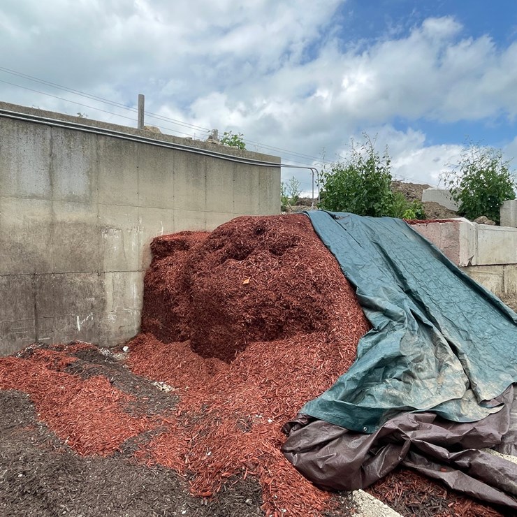 #4884 • Pile of Red Mulch
