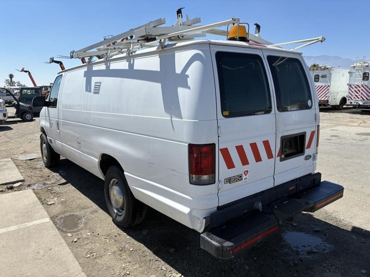 2002-ford-e350-image-4