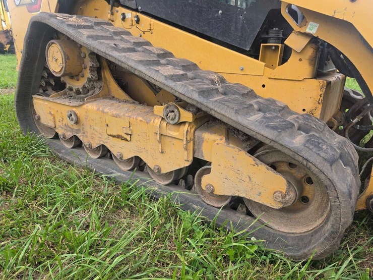 2021-caterpillar-299d3-image-12