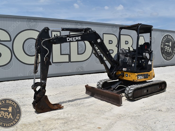 2020-deere-35g-image-9