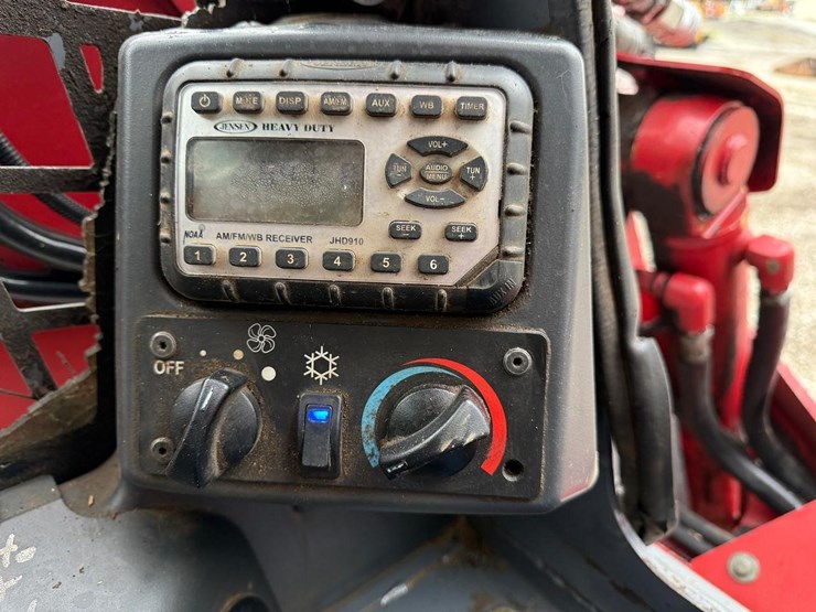 2022-takeuchi-tl12r2-image-27
