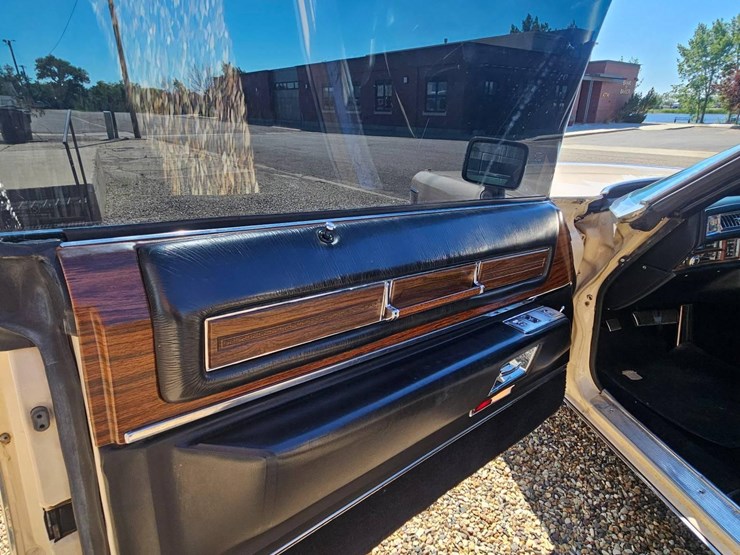 1976-cadillac-coupe-deville-image-13
