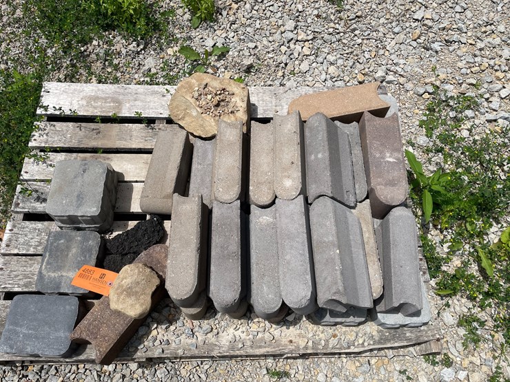#4883-•-pallet-of-landscape-edgers-image-4