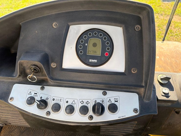 bomag-bw211d-40-image-13