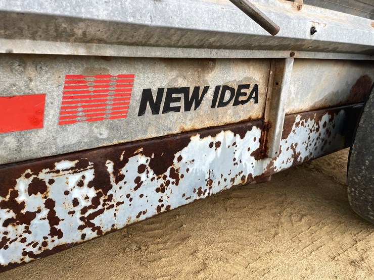 #403-•-new-idea-manure-spreader-image-9