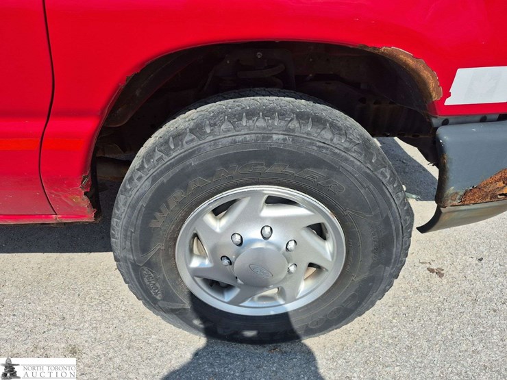2012-ford-cargo-image-26