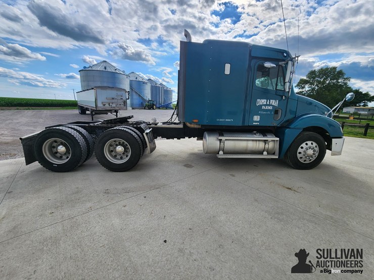 2001-freightliner-columbia-sleeper-truck-tractor-image-4