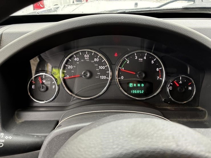 2012-jeep-liberty-sport-image-18
